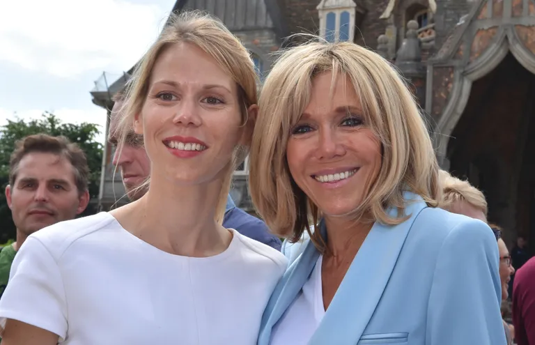 Brigitte Macron ja ta tütar Tiphaine Auziere (vasakul)