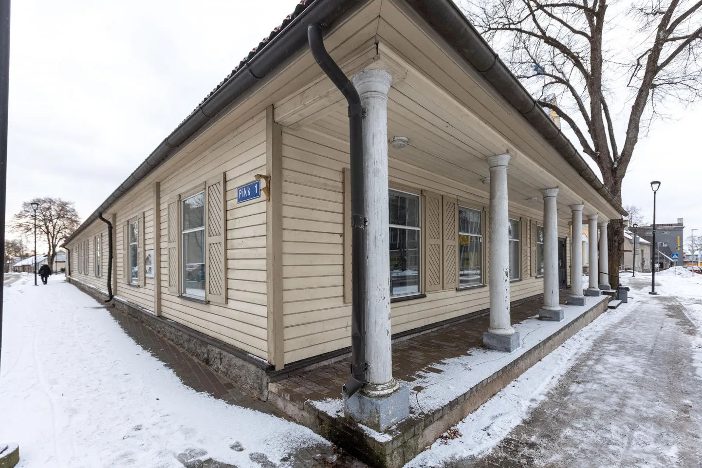 Sadade aastate taha ulatuva ajalooga maja Paides Pikk 1 vahetas küll omanikku, kuid on ka edaspidi linlastele avatud.
