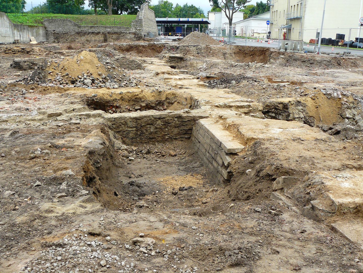 Narva piiripunkti ehitustööde käigus leitud rajatised