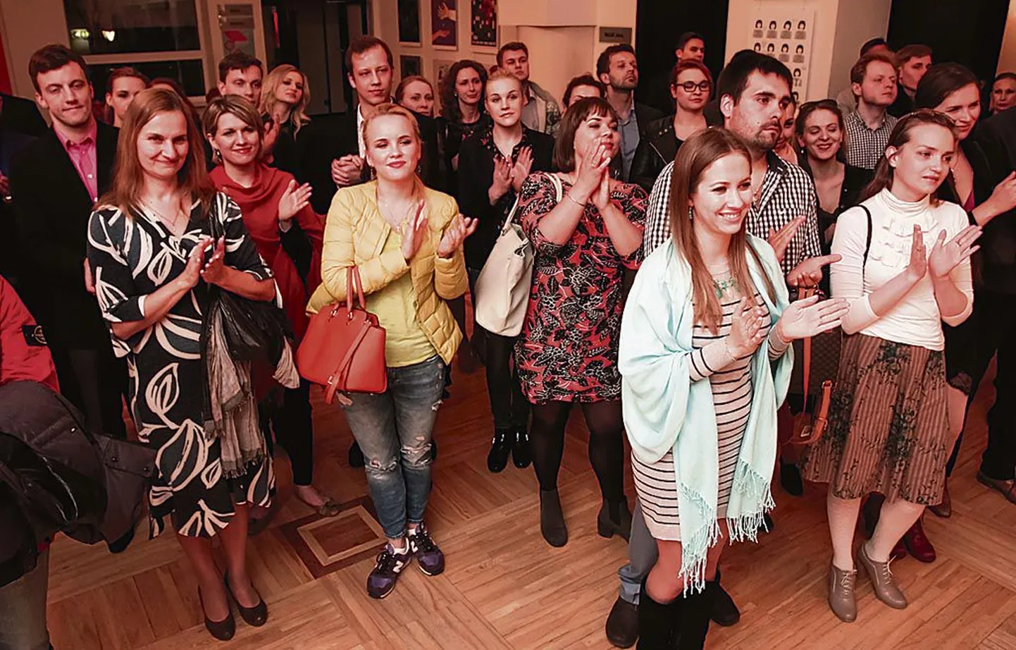 Märtsis konkursile pürginud 132 lauljast jätkas Pärnus järgmistes voorudes 36 andekat noort solisti, kellest omakorda jõudis finaali kuus parimat. Fotojäädvustus on tehtud Endlas esinemisjärjekorra loosimiselt.