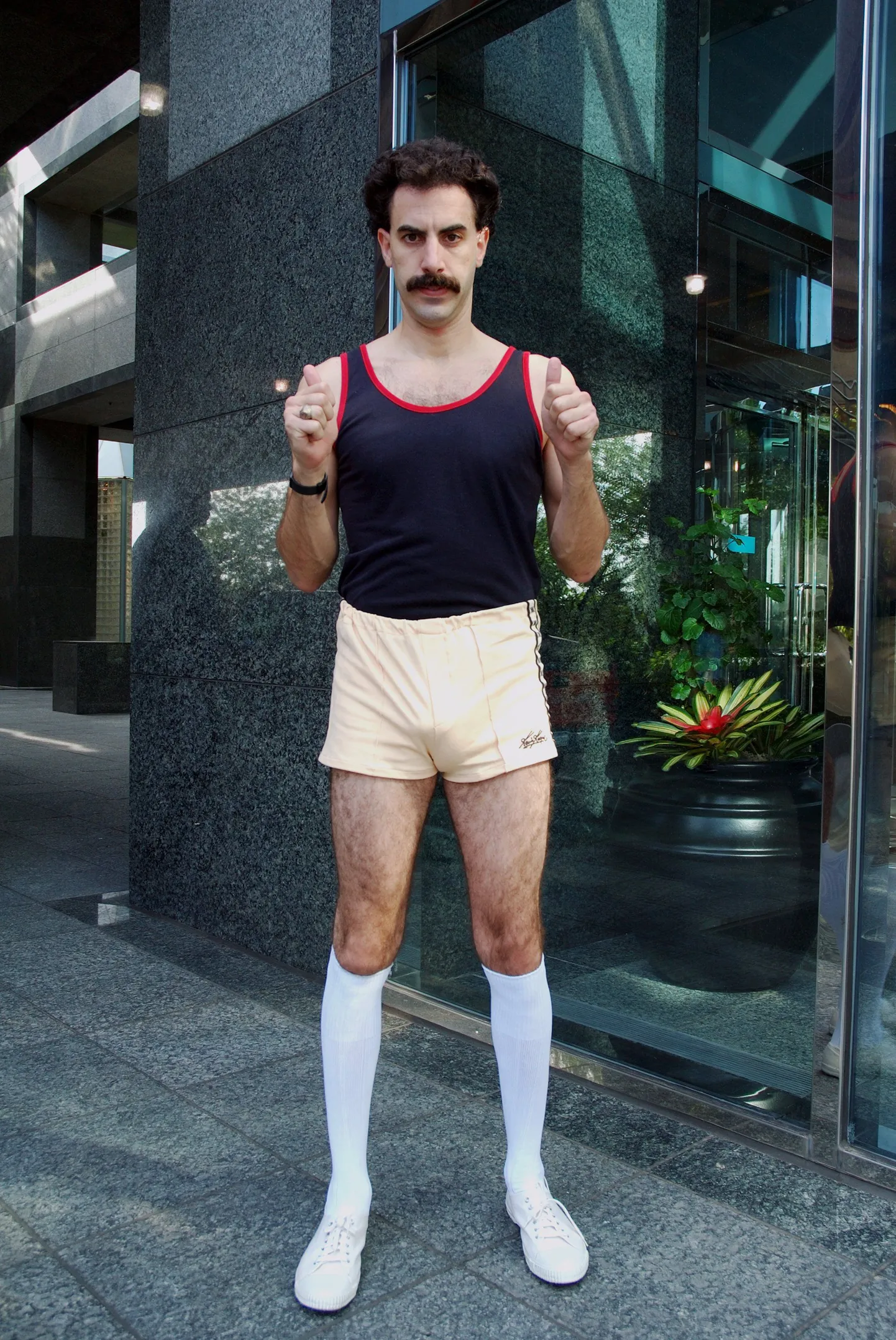 Sacha Baron Cohen oma komöödia peakangelase Borati rollis.