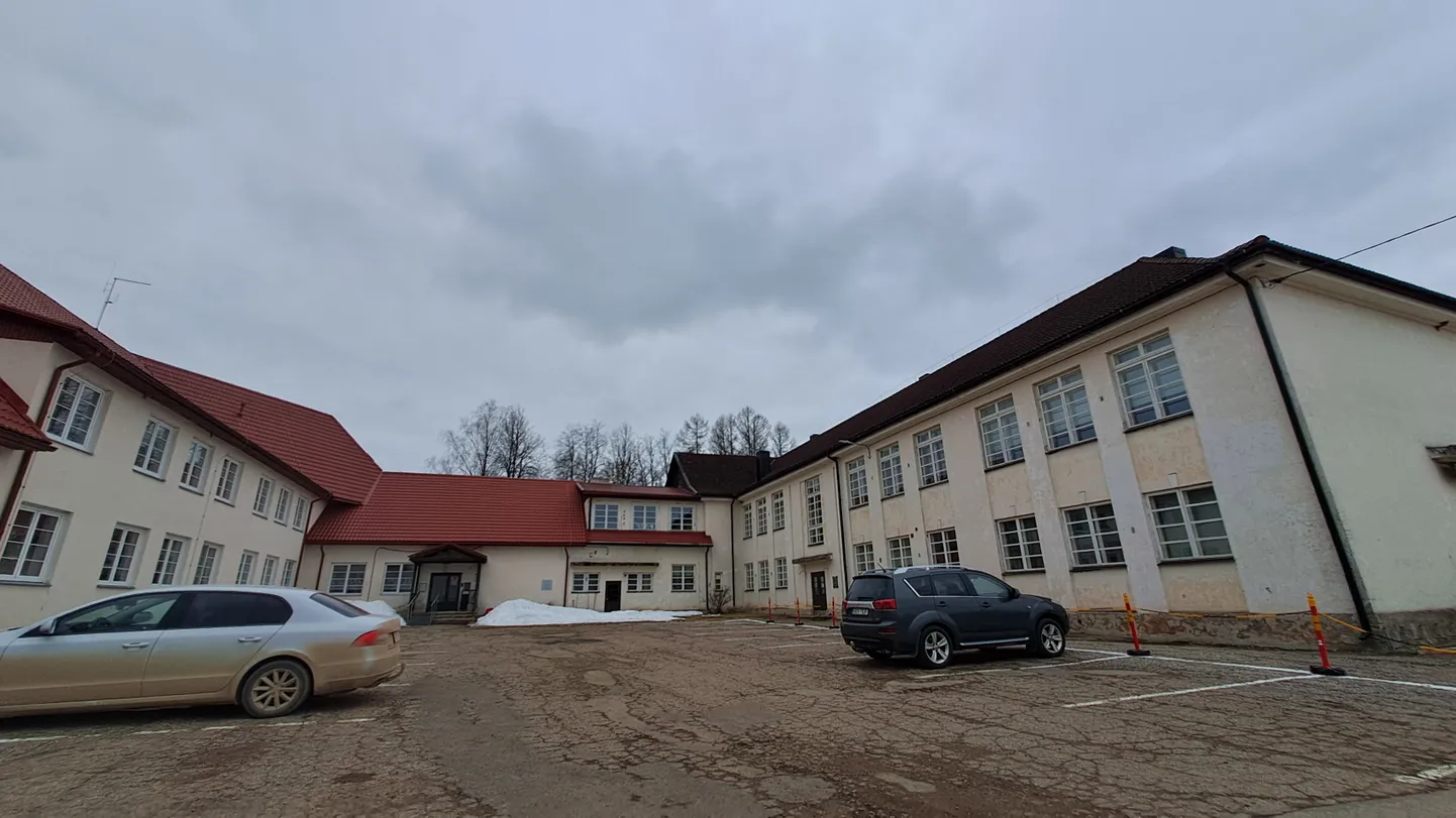 Põlgaste külakeskuse hoonet ootab energiatõhusaks renoveerimine.