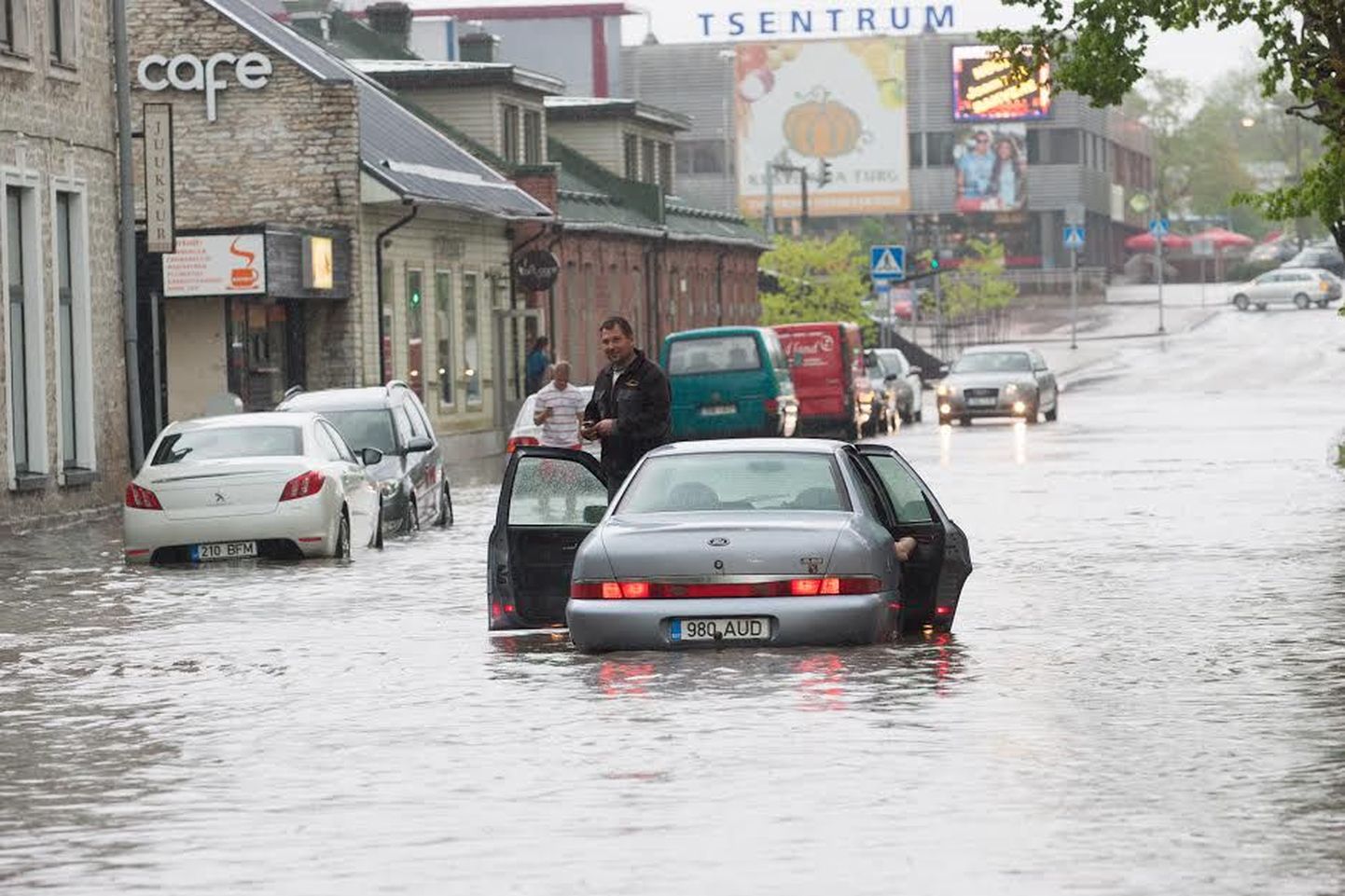 Rakvere tänavad uppusid vihmavee alla