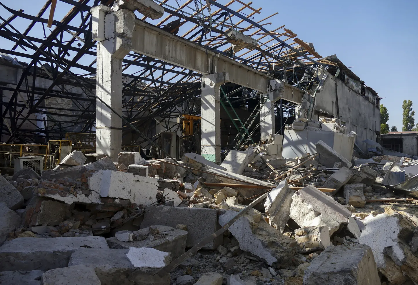Здание в Украине после попадания российского дрона. Иллюстративное фото.