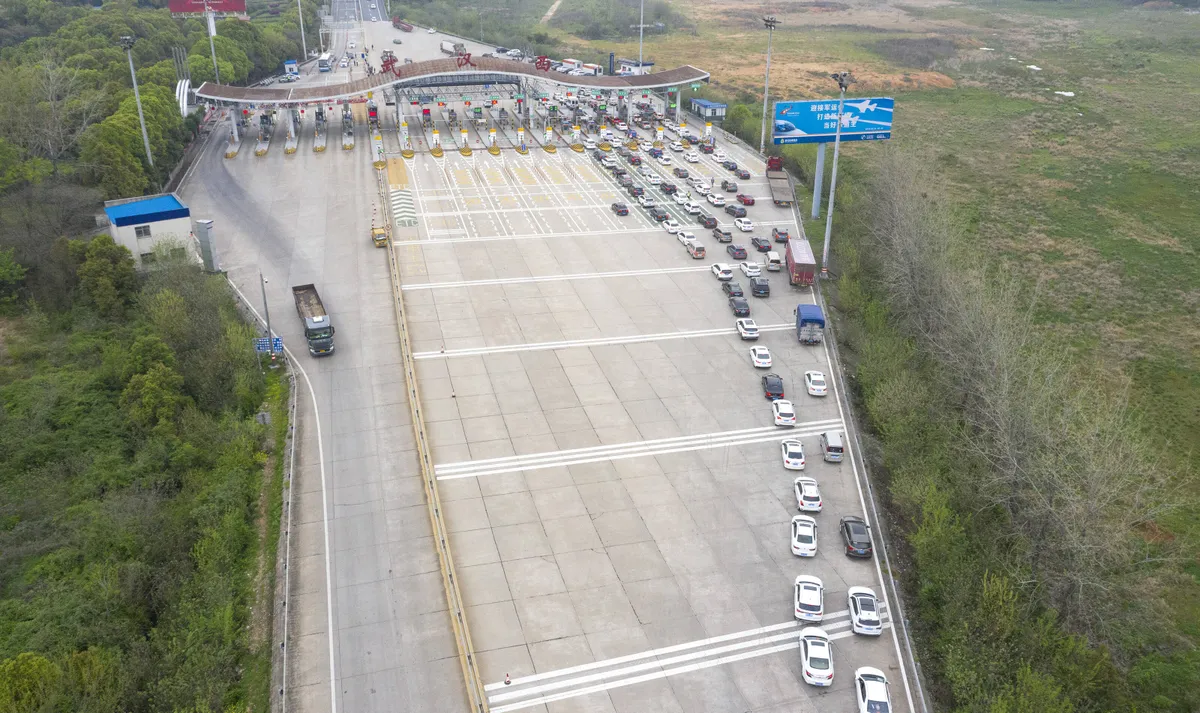 Autod Wuhani piiril.