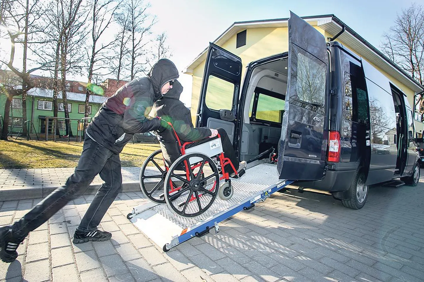 Invatransporditeenust võib puudega inimene saada igal nädalapäeval.