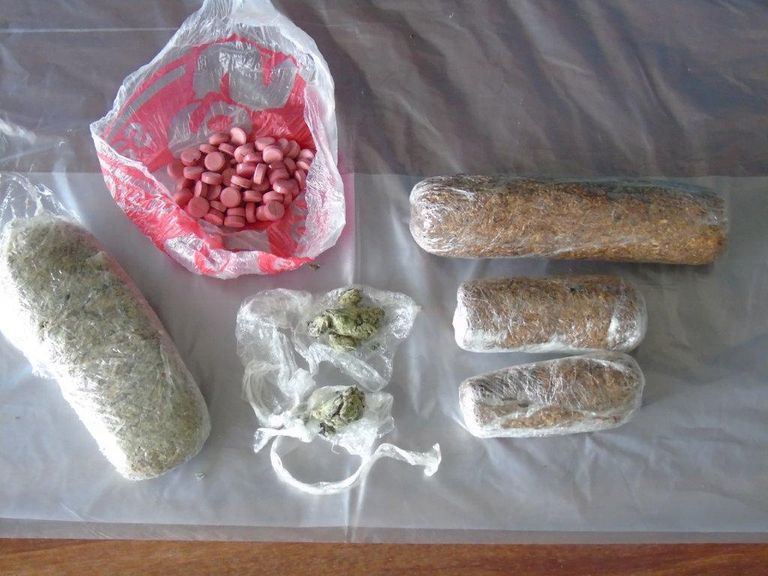 Briti Dorseti Guys Marshi vangla hoovile visatud surnud rottide kõhust leitud narkootikumid