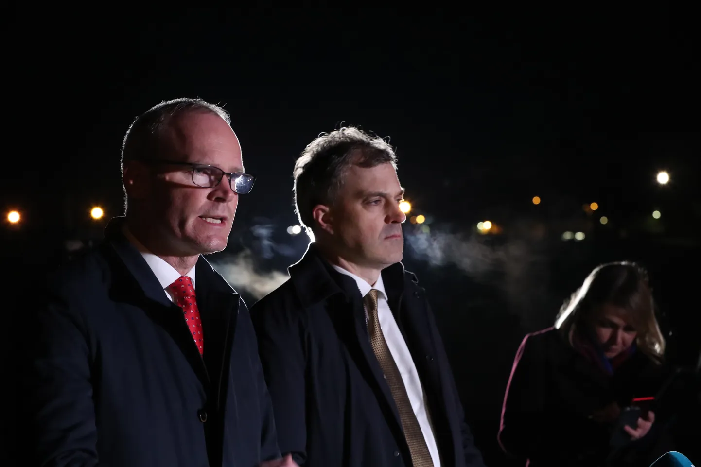 Iiri välisminister Simon Coveney ja Briti Põhja-Iirimaa minister Julian Smith neljapäeva õhtul Belfastis.