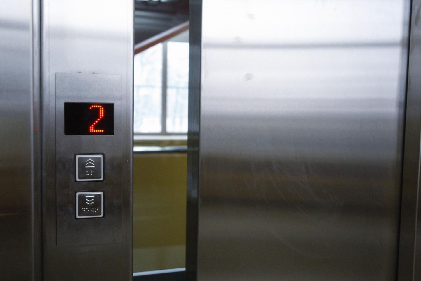 Pärnus Estonia spaahoetlli Pärna tänava hoones jäi kaheksa inimest lifti lõksu. Foto on illustreeriv