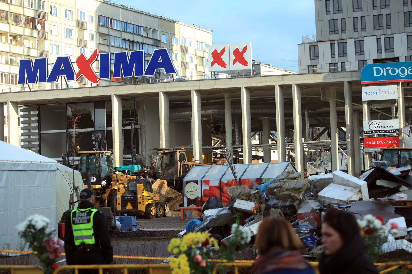 Lielveikala "Maxima" grausts, kur, iegrūstot jumtam, dzīvību zaudēja 54 cilvēki.