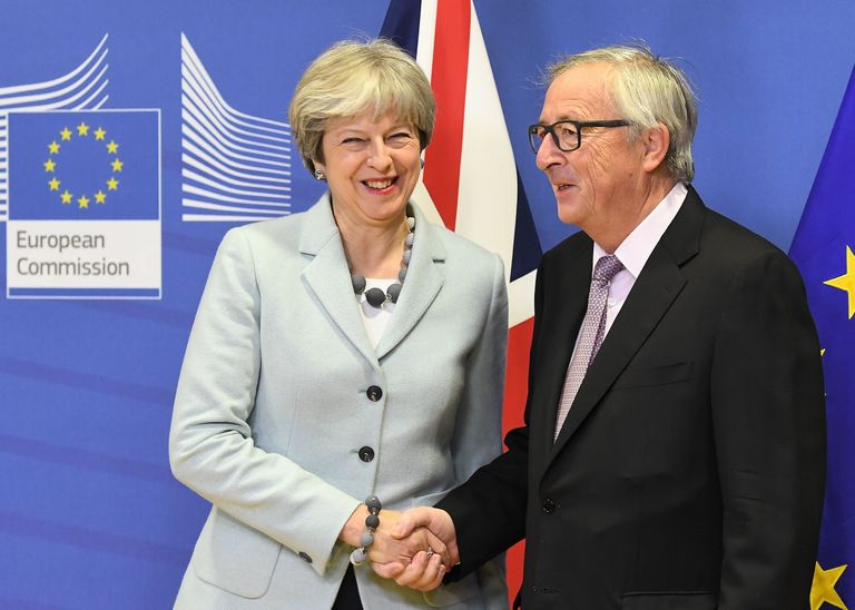 Theresa May ja Jean-Claude Juncker pressikonverentsil.