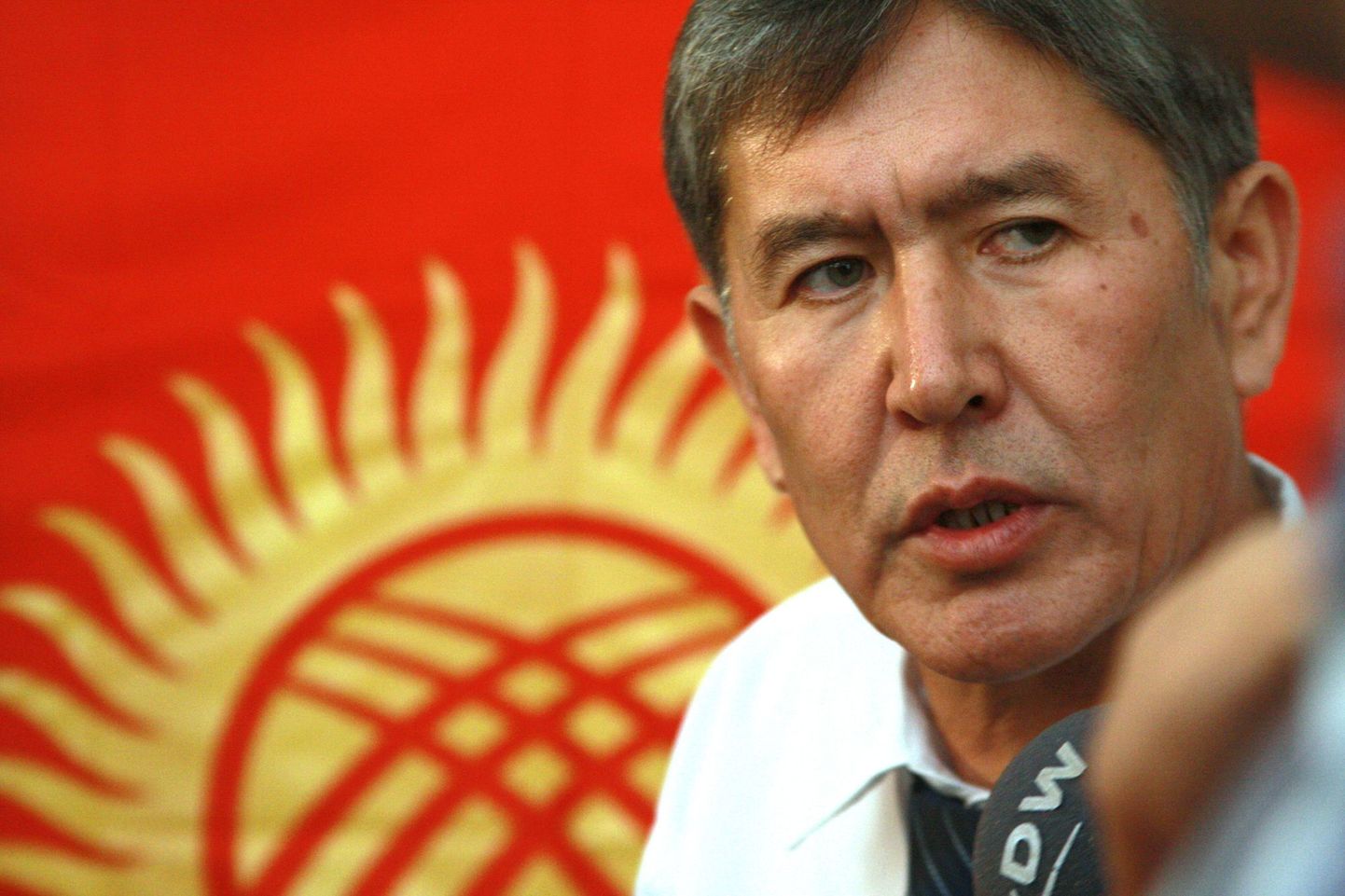 Kõrgõzstani vahevalitsuse esimene asepeaminister Almazbek Atambajev aastatagusel fotol.