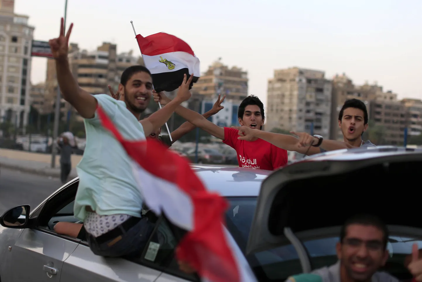 Министр обороны Египта, первый вице-премьер правительства Абдель-Фаттах аль-Сиси 24 июля призвал сограждан выйти на улицы в ближайшую пятницу, чтобы выразить «протест против терроризма».