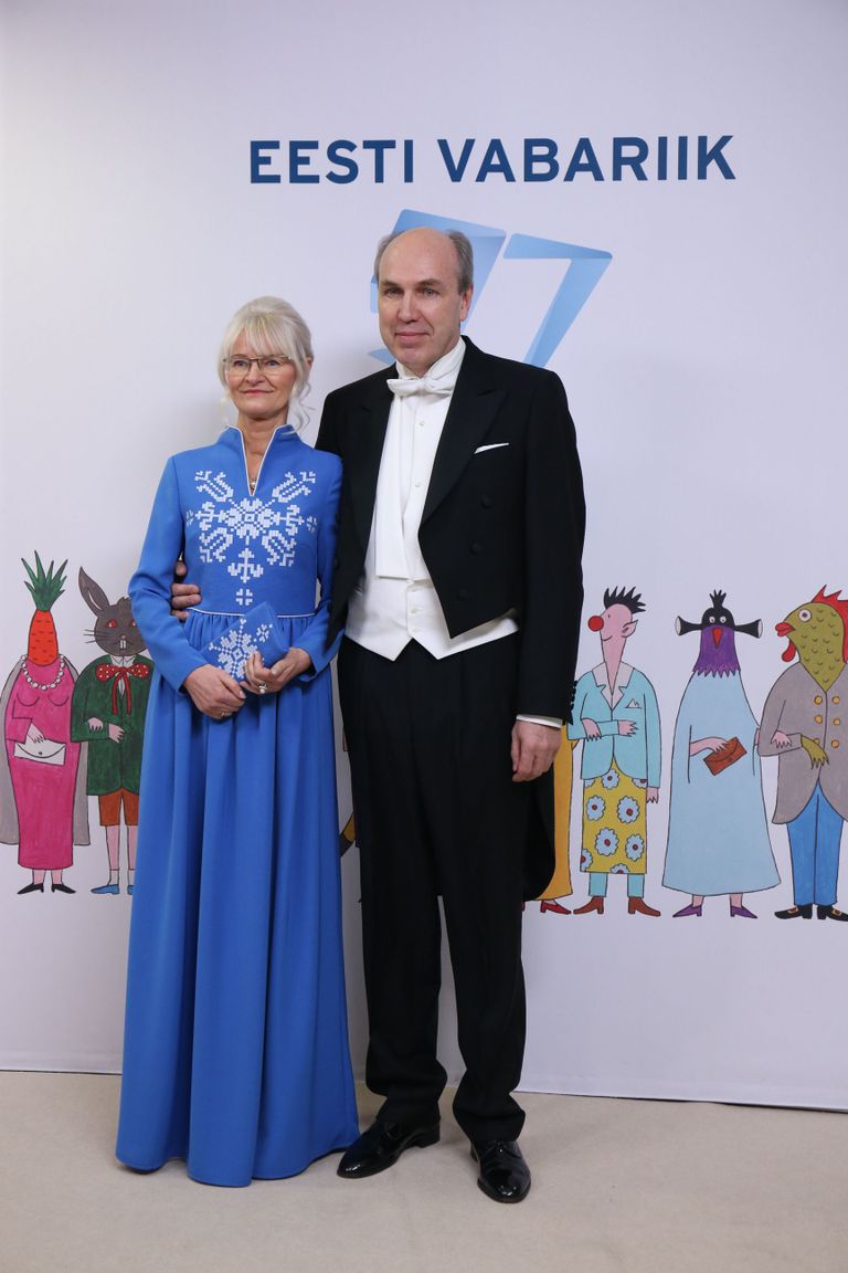 
Ülle Kokk kandis sinisel kleidil Katre Arula loodud lapitehnikas motiivi.
 