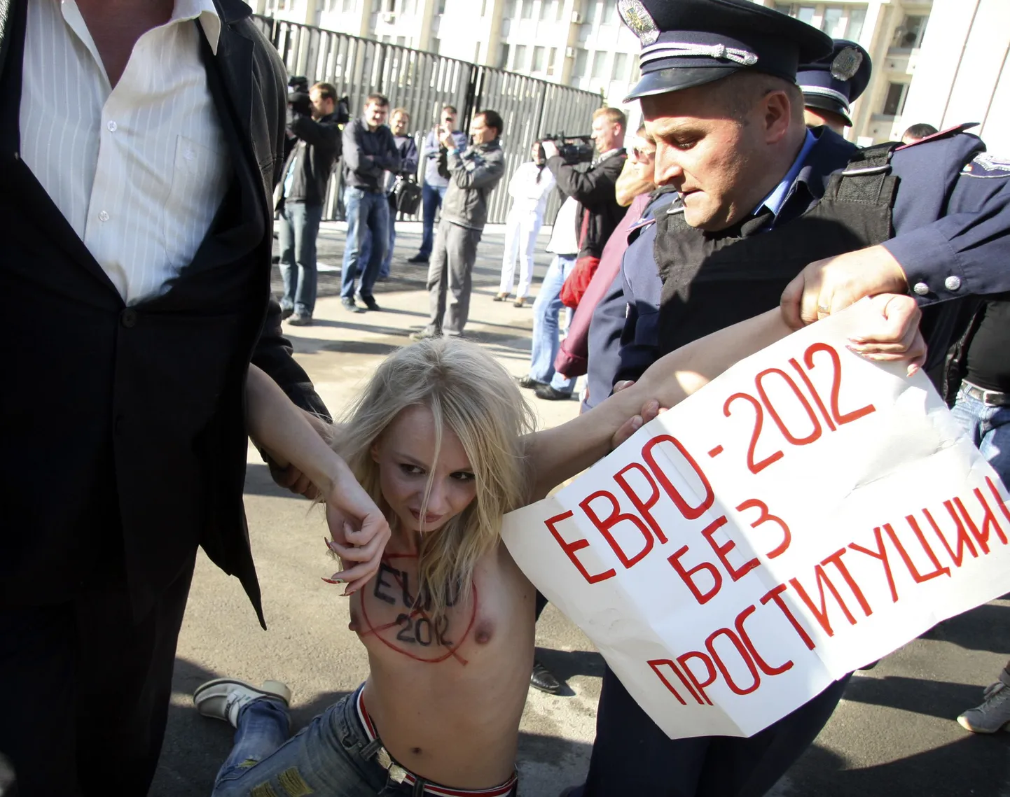 Участница движения FEMEN.