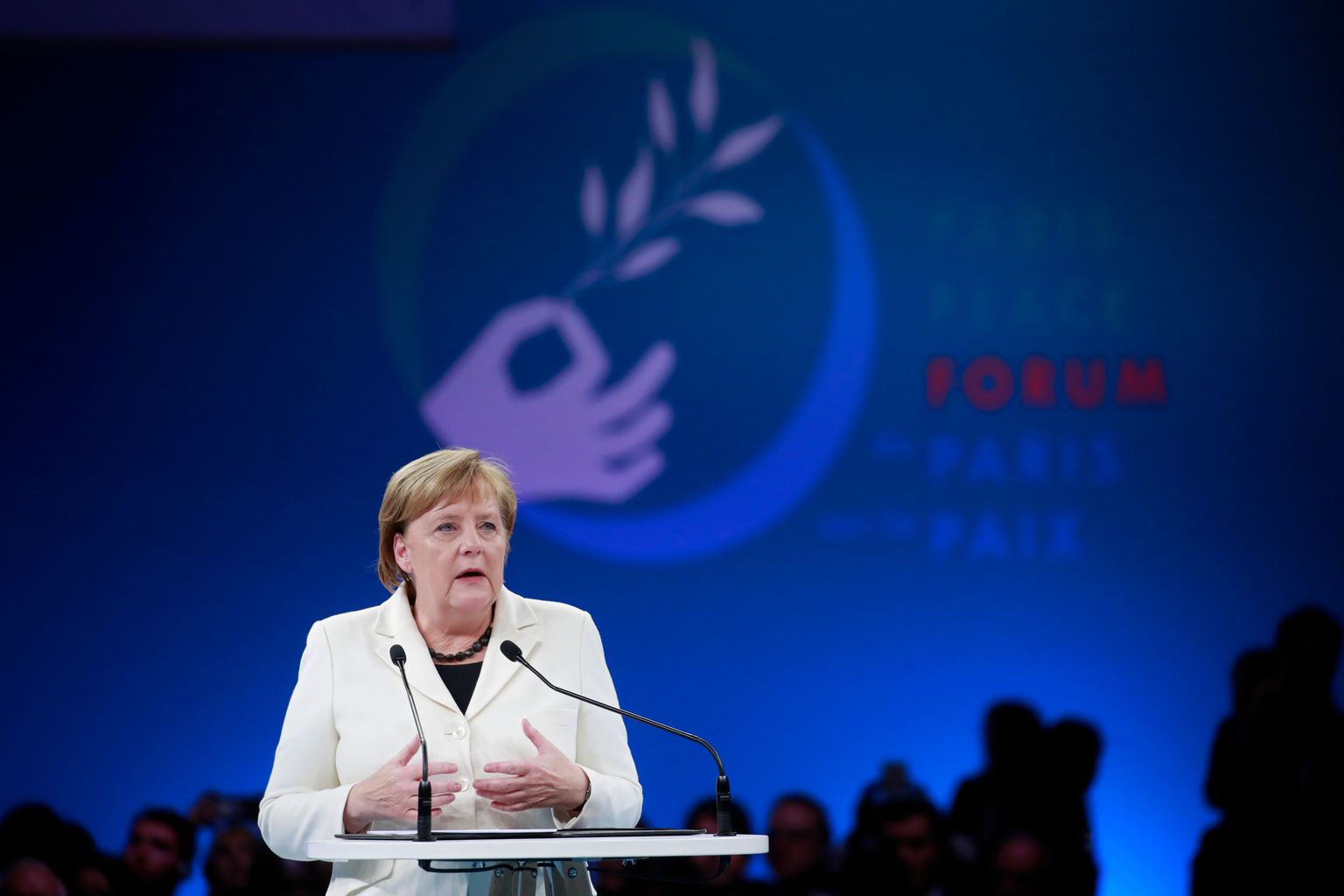 Канцел Германии Ангела Меркель на Парижском форуме мира.