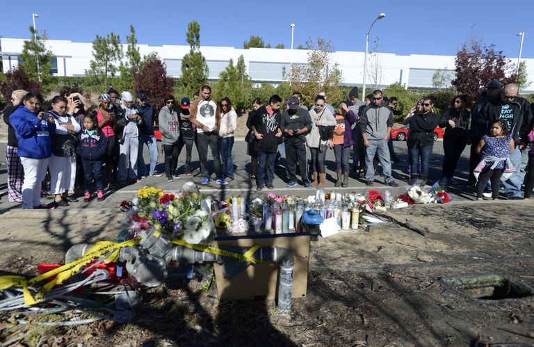 Fännid tõid Paul Walkeri ja Roger Rodase hukkumispaika lilli ja küünlaid