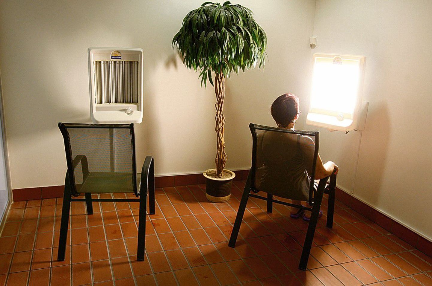 Ereda valguse ravi: piisab kui inimene istub lambist käepikkuse kaugusel.