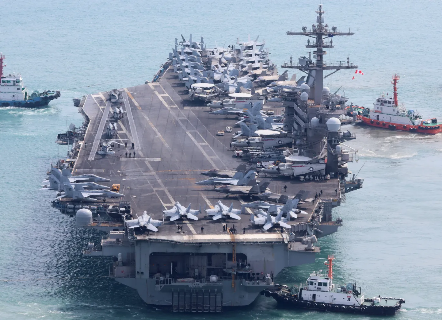 USA tuumaajamiga lennukikandja USS Carl Vinson 7. märtsil Lõuna-Koreas Busani mereväebaasis. Mõni päev hiljem algasid kahe liitlasriigi vahelised õppused Freedom Shield.