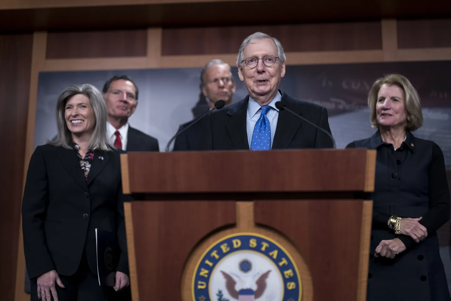 USA senati vabariiklaste vähemuse liidriks valiti kindlalt tagasi Kentucky osariigi senaator Mitch McConnell.