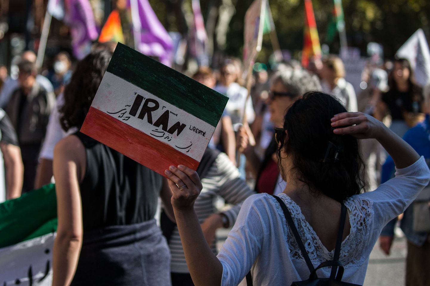 Iraani naisi toetav demonstratsioon Prantsusmaal