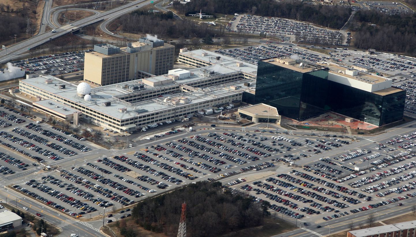Kas USA riikliku luureagentuuri NSA peamajas Fort Meade´is tõesti plaanitakse tagauksi tuleviku lahtimurdmatu krüptograafia lahendustesse? Mõnedel matemaatikutel on tekkinud kahtlused.
