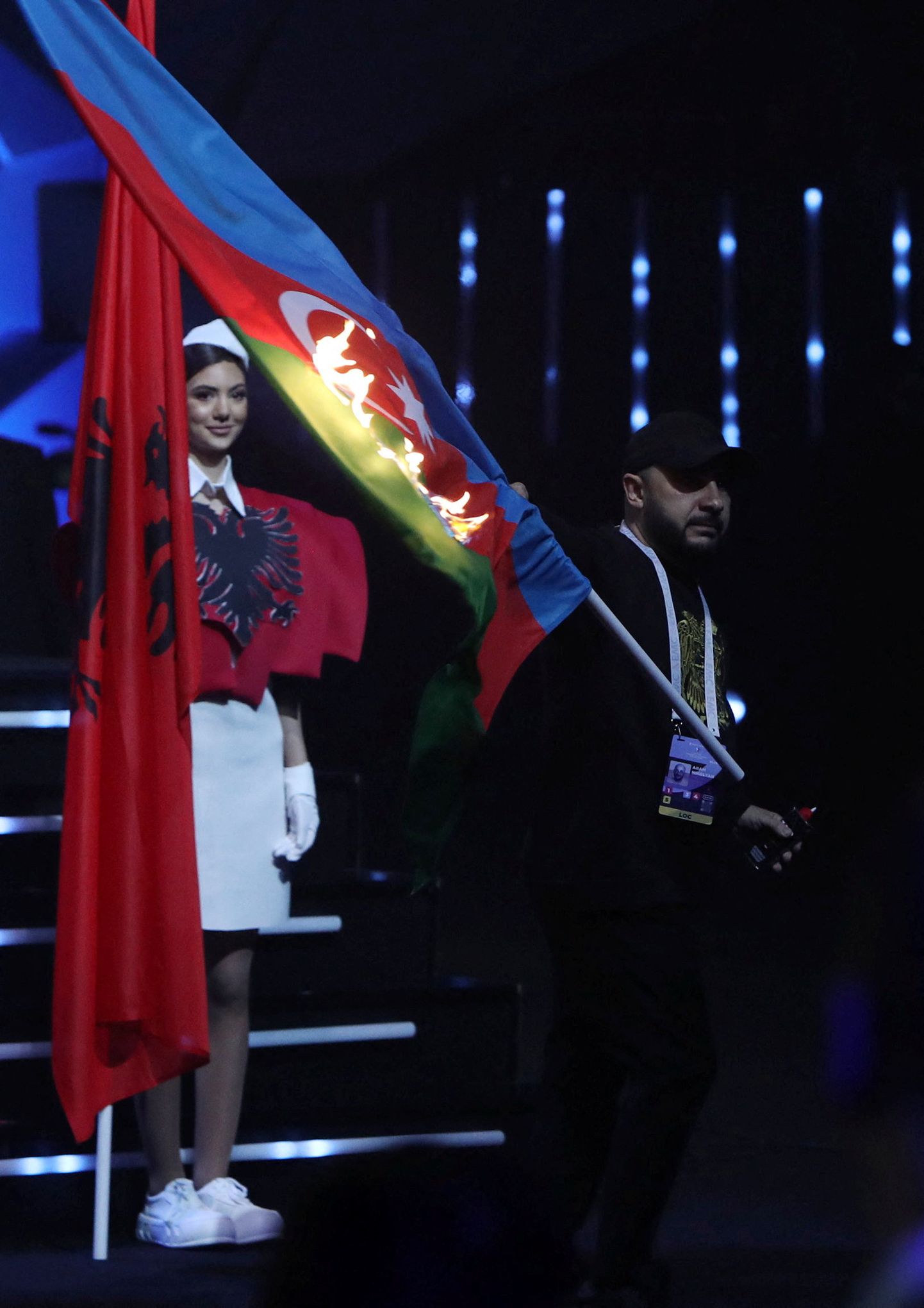 Арам Николян поджег флаг Азербайджана.