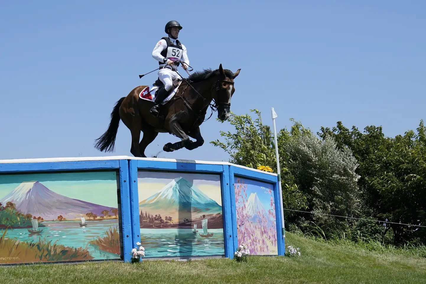 Robin Gode ja hobune Jet Set Tokyo olümpia kolmevõistluse ratsakrossis.