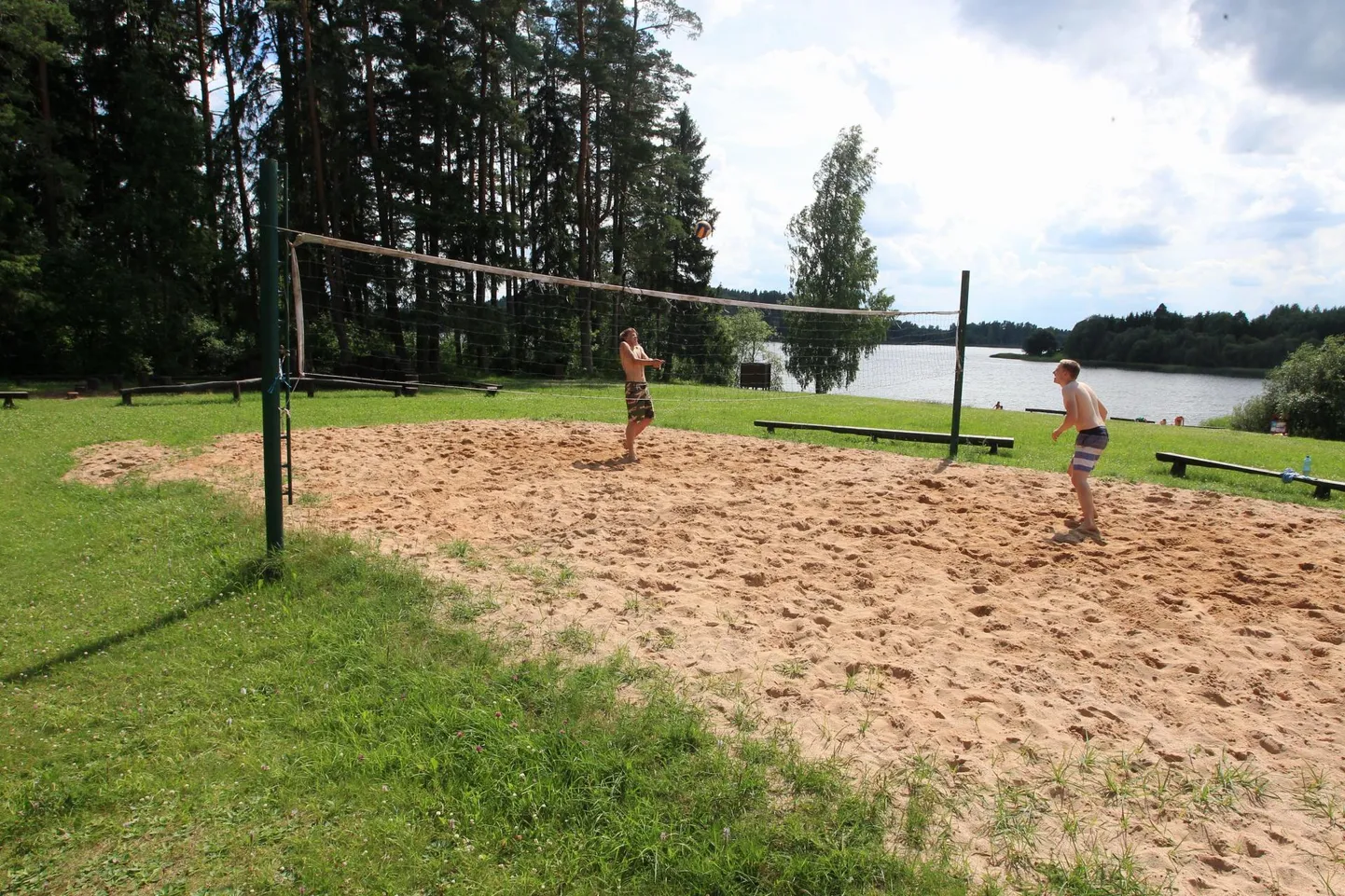 Nelja võrkpalliplatsi rajamine on jäetud rahva kätesse.
