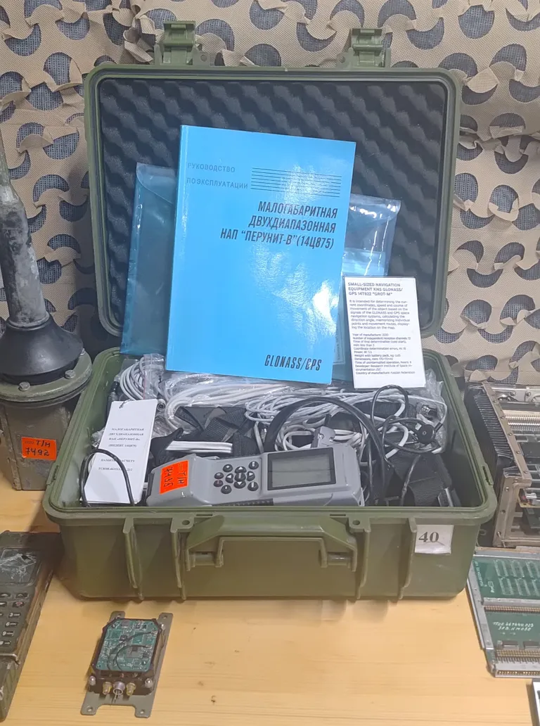 Экспонаты выставки «Несокрушимый код. Трофеи украинских бойцов», Эстонский военный музей, апрель 2025 года.
