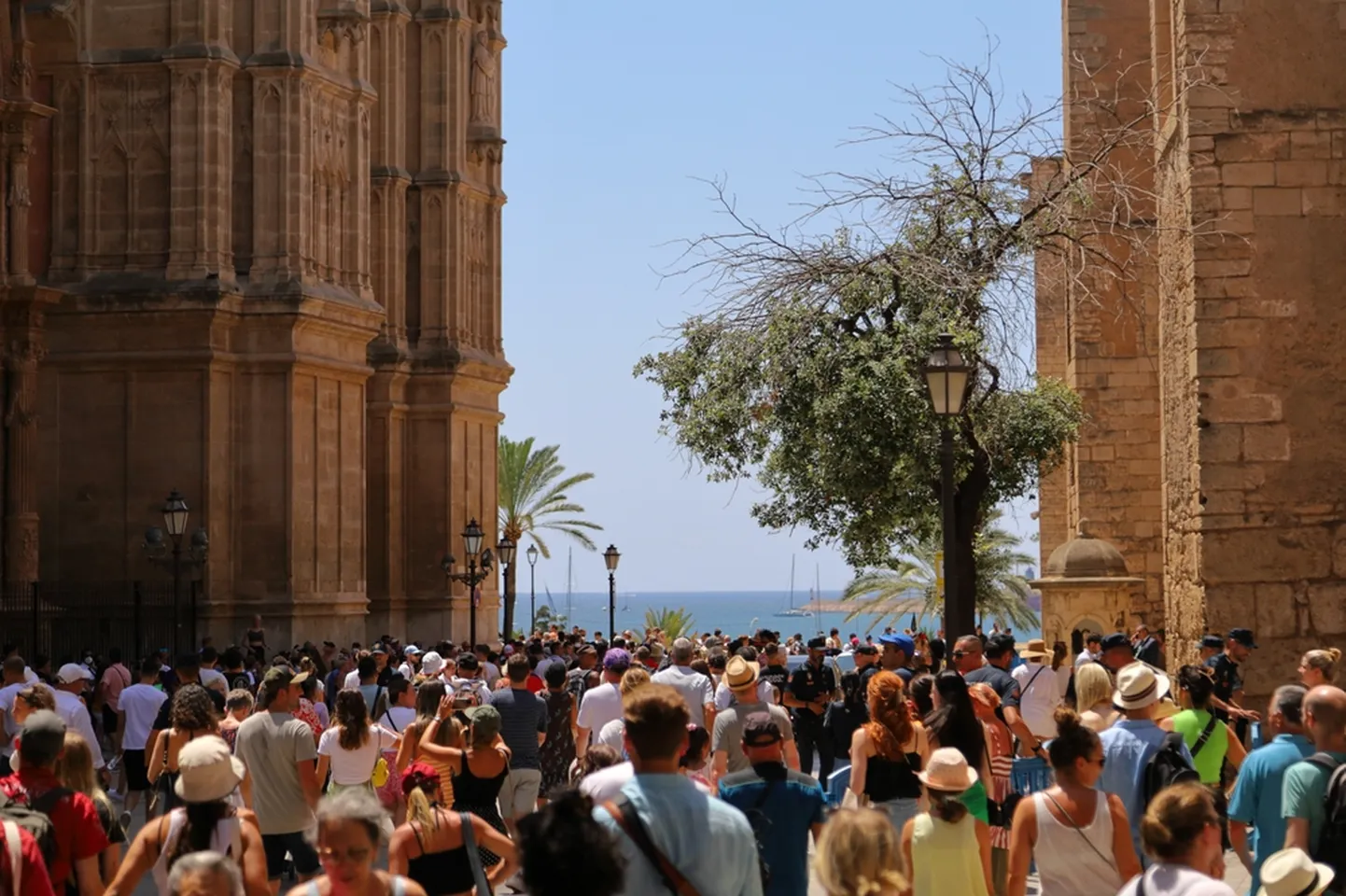 Hispaaniat külastab miljoneid turiste.