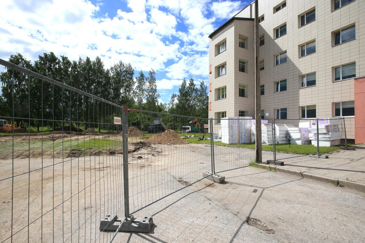 Eelmisel nädalal algasid Jõgeva haigla kõrval ettevalmistustööd tervisekeskuse rajamiseks.
