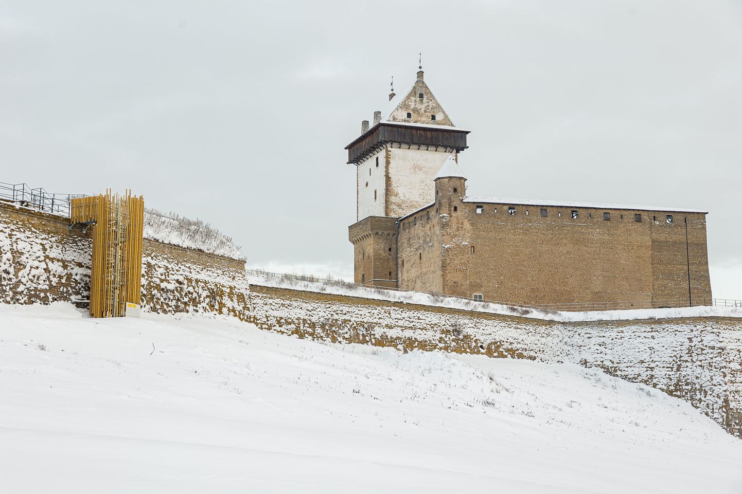 Talvine vaade Narva linnusele.