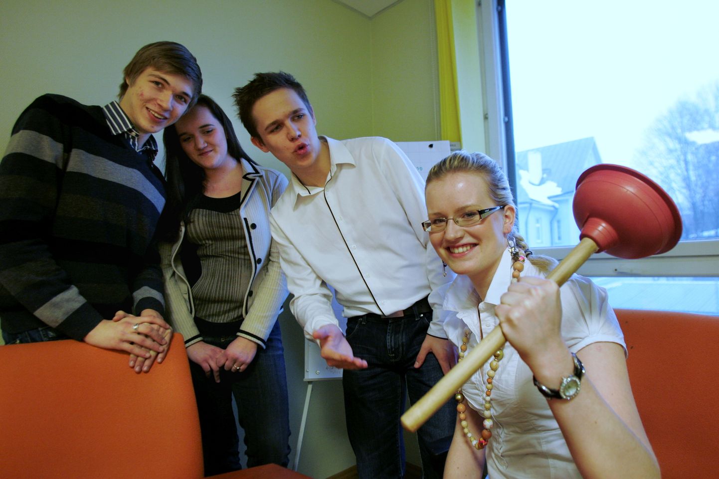 Eesti Õpilasesinduste Liidu liikmed Edgar Rootalu (vasakult), Susanna Paeväli, Kristo Peterson ja Sille Lukk.