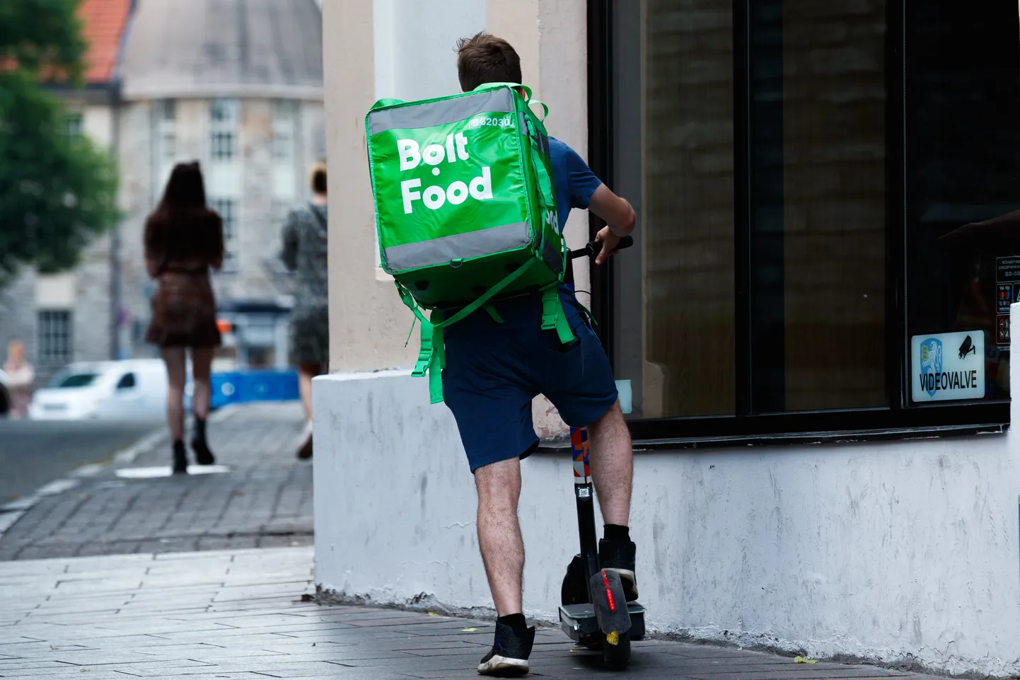 Курьер Bolt Food в Таллинне.