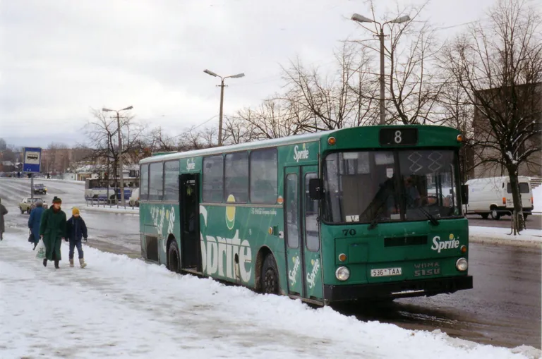 Selline tüüpiline Soomest pärit kasutatud buss sõidutas tartlasi 1995. aastal.