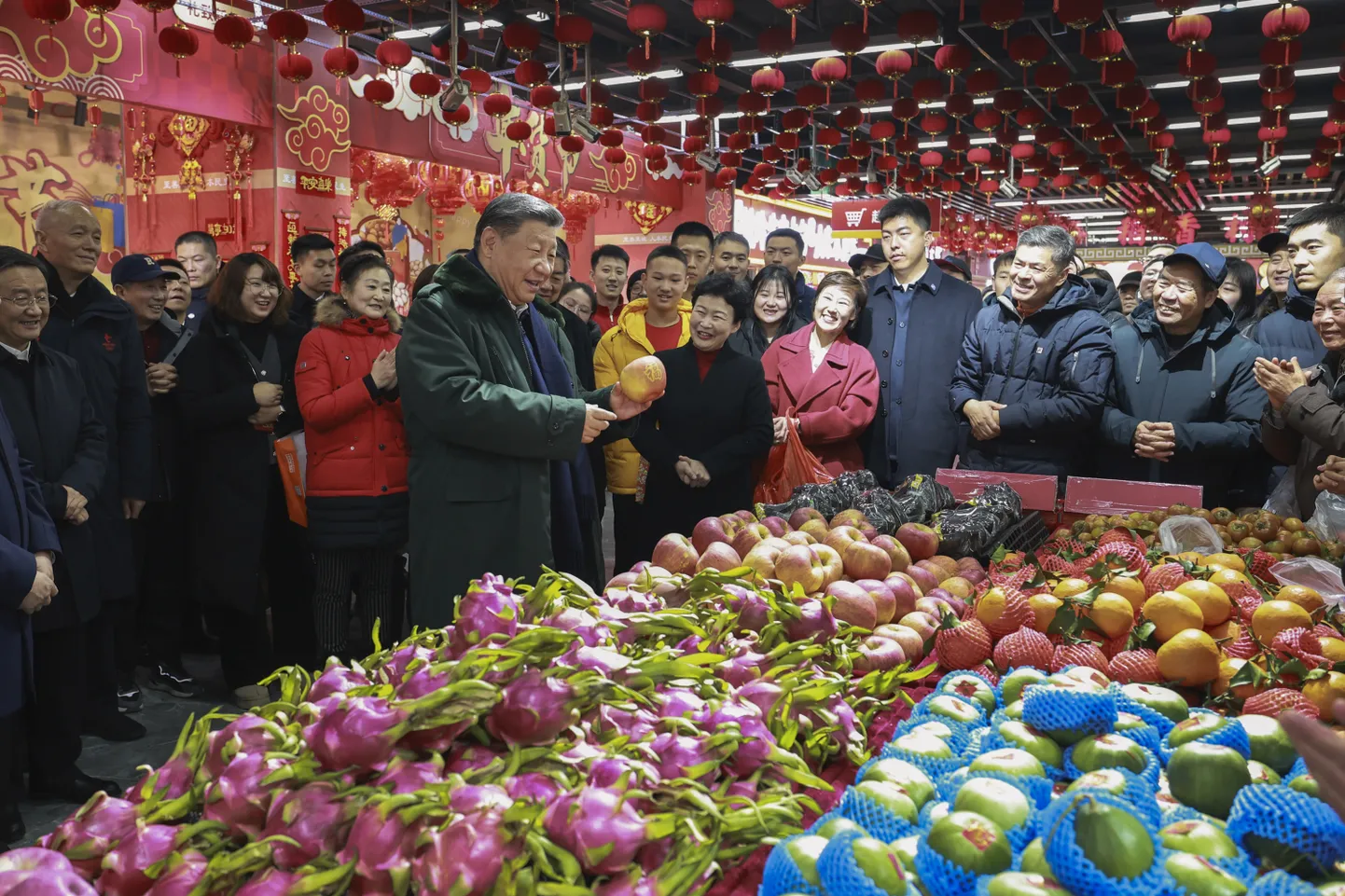 President Xi Jinping külastamas Shenyangi toiduturgu enne Hiina uusaastapühade algust.