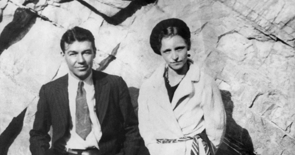 Sfârșitul crud ⟩ Moartea lui Bonnie și Clyde a fost la fel de brutală ca și viața lor