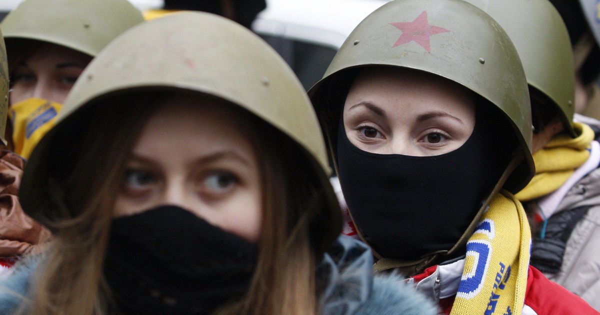 Майдан девушки. Девушки на Майдане. Украинские женщины. Украинские националистки женщины. Украинские нацисты девушки.
