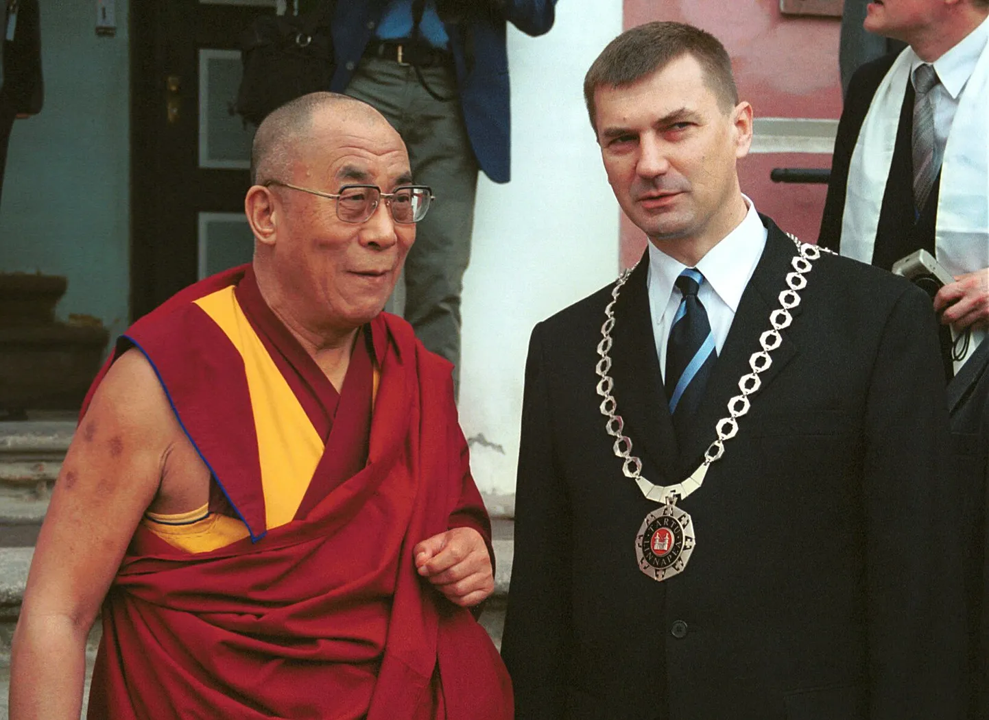 Andrus Ansip kohtus dalai-laamaga 2001. aastal, kui oli veel Tartu linnapea. Peaministrina ta Tiibeti usujuhiga aga ei kohtu.