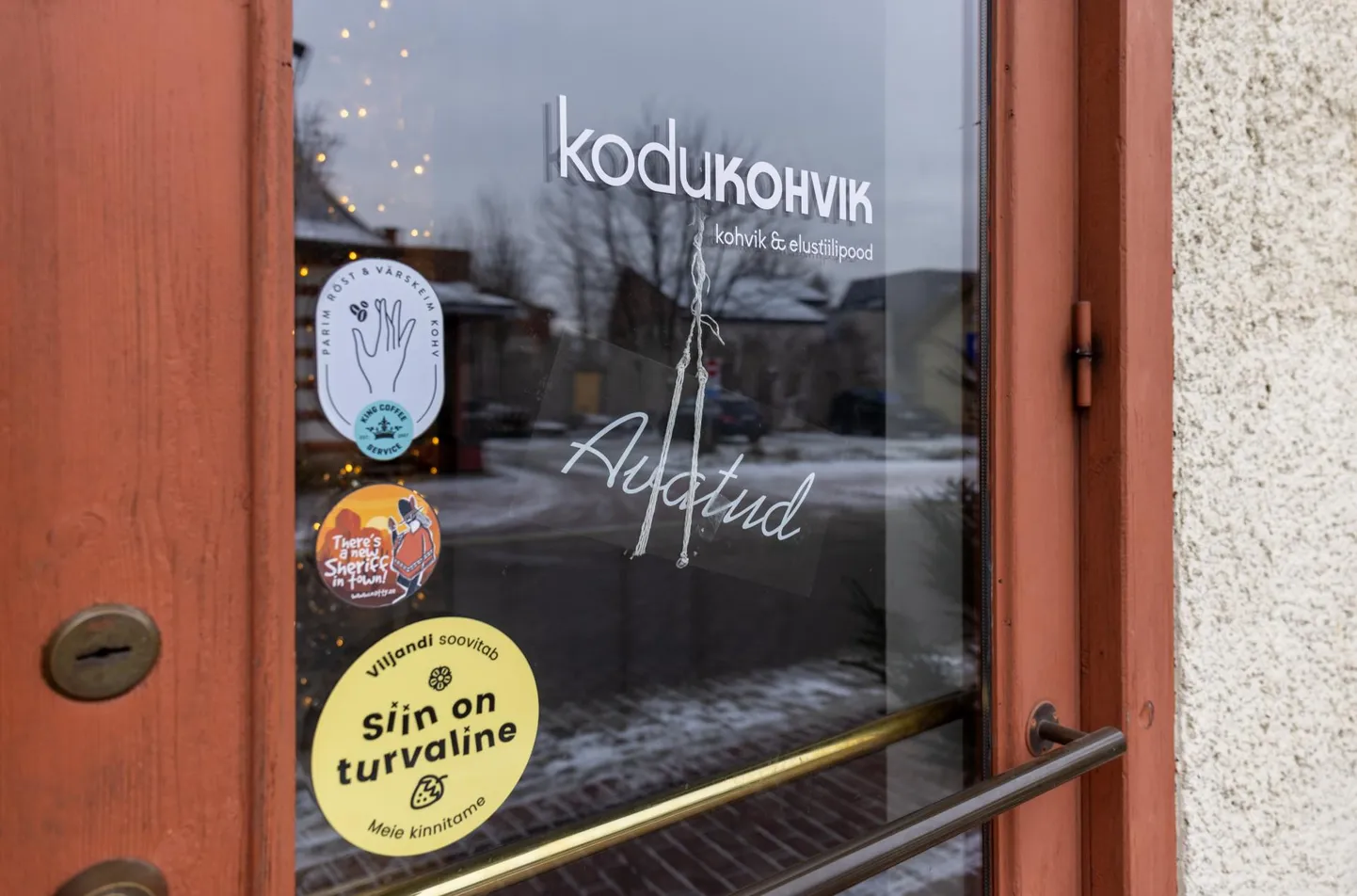 Kodukohvik pälvis klientidelt viiepallisüsteemis 4,83-punktise üldhinnangu, sealhulgas kööki hinnati 4,89, atmosfääri 4,91 ja teenindust 4,85 palliga.