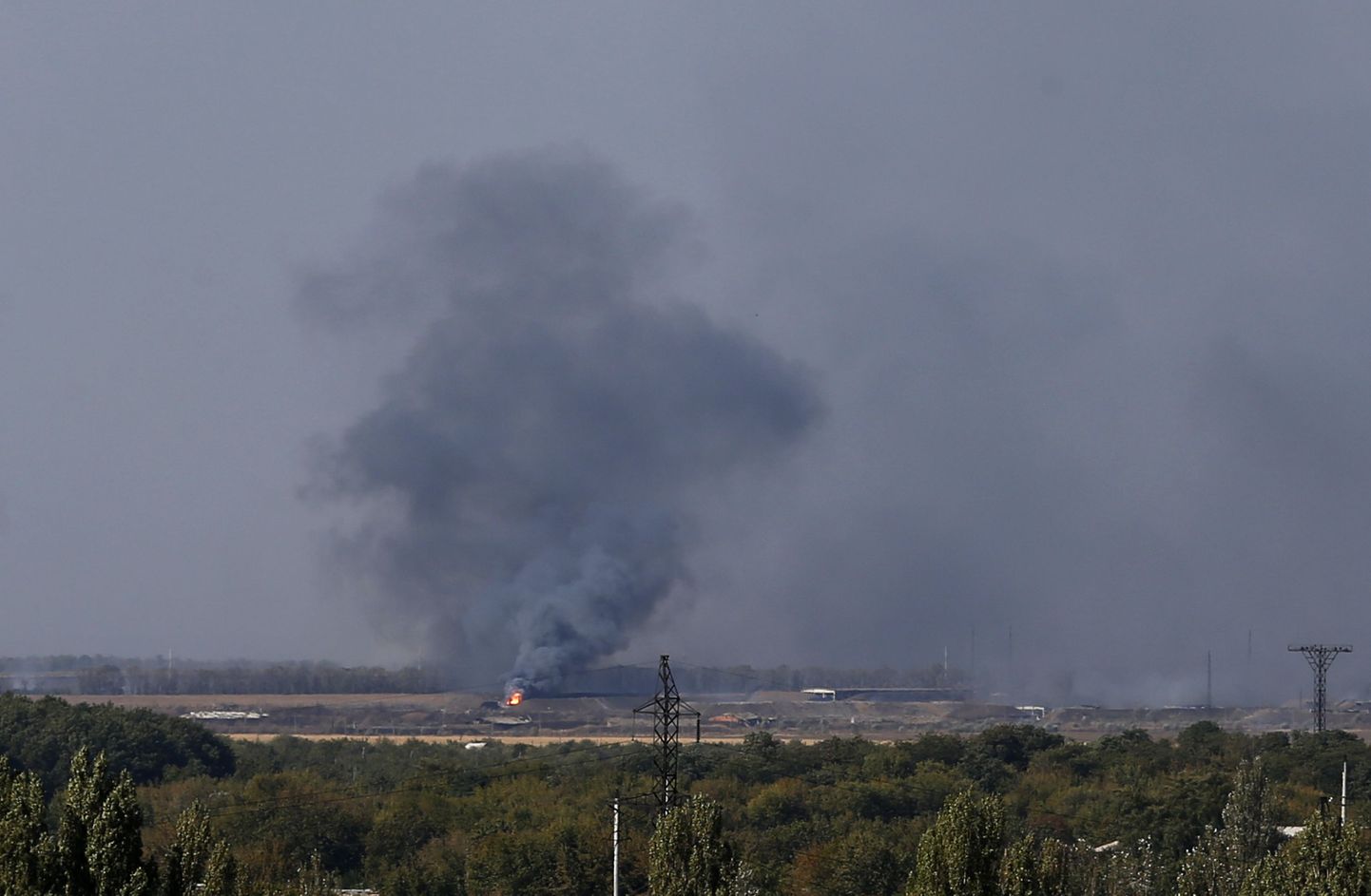 Suits tõusmas Donetski relvatehasest