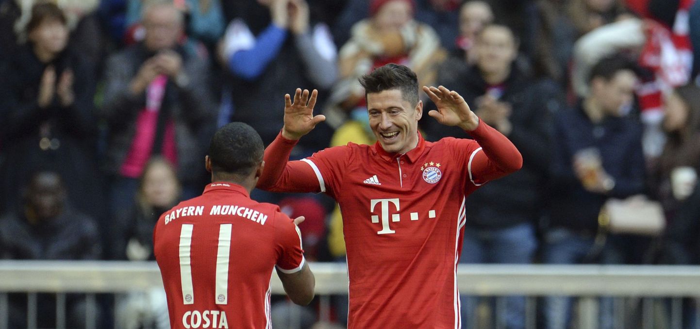 Robert Lewandowski (paremal) tõusis taas Bayerni resultatiivseimaks.