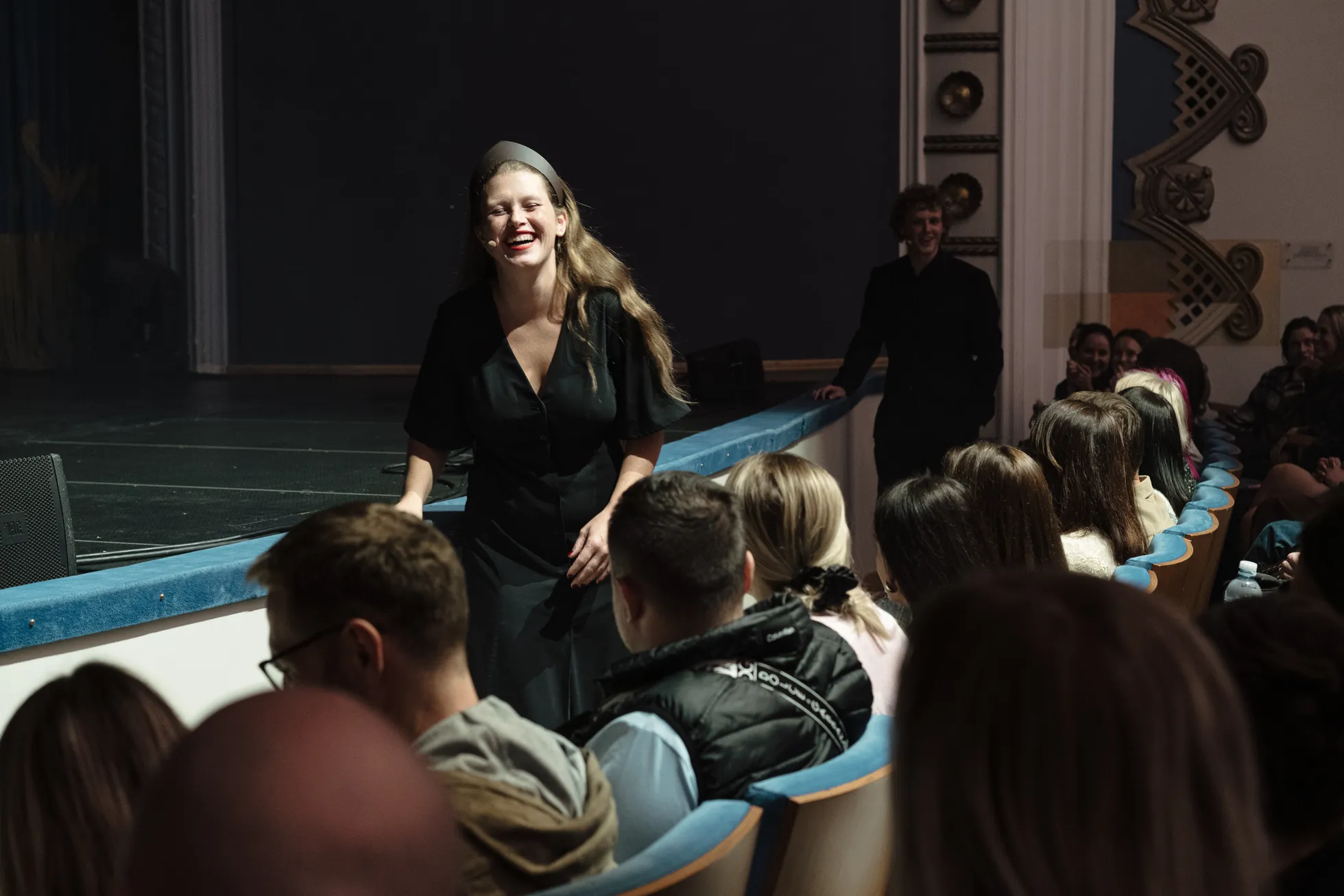 Шмыкова на гастролях со спектаклем «Клуб разбитых сердец».