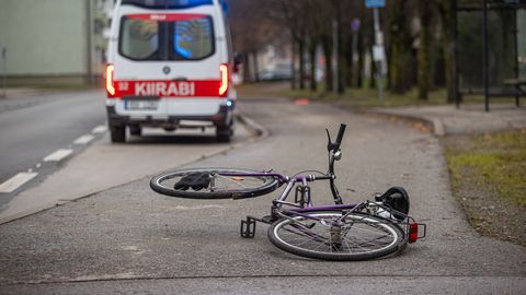 Kaks ratturit viidi haiglasse, ühe õnnetuse asjaosaline lahkus sündmuskohalt