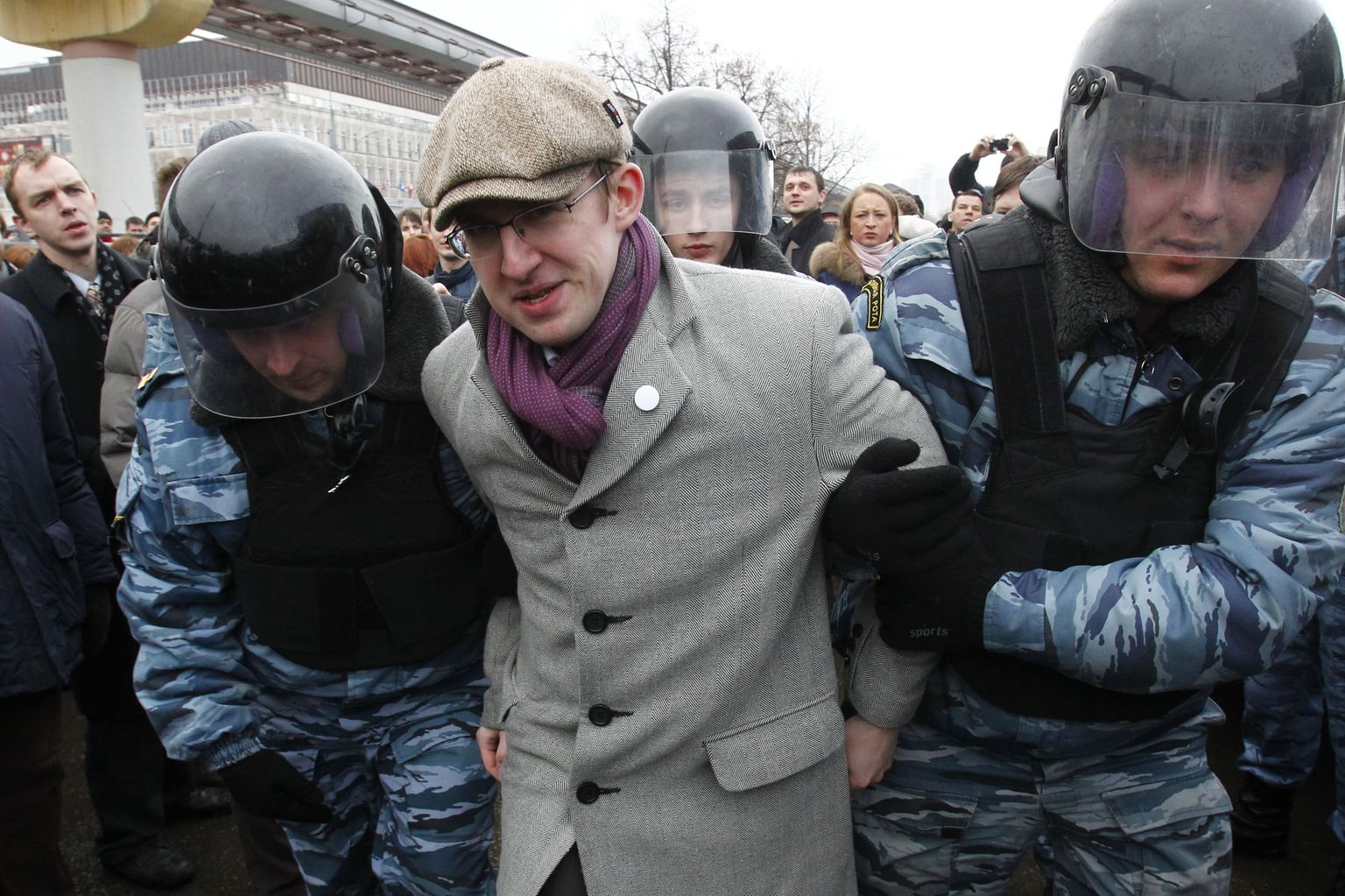 Venemaa märulipolitsei arrateerimas Ostankino teletorni juures protestinuid