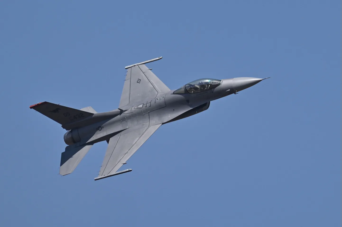 USA hävituslennuk F-16. Foto on illustratiivne.