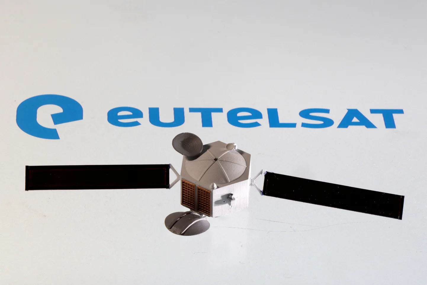Euroopa kosmosefirma Eurelsat võib hakata üle võtma seni Starlinkile kuulunud kosmoseinterneti monopoli. Itaalia valitsus juba kaalub seda varianti, kuna koostöölepingu arutamine Starlinkiga on takerdunud.