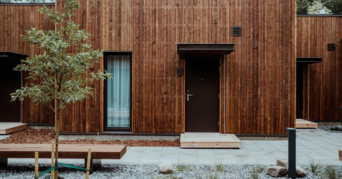 Galerii: uus hotell üllatab roheseina ja sakiliste koridoridega
