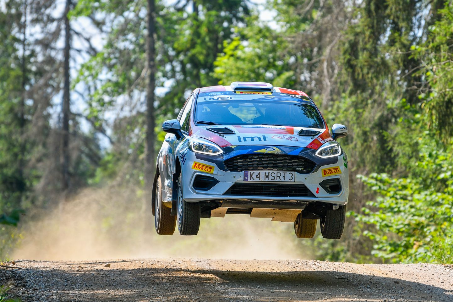 Latvijas rallija ekipāža Mārtiņš Sesks/Renārs Francis FIA pasaules rallija čempionāta (WRC) posma "Rally Estonia 2021" sacensību  iesildīšanās treniņbrauciena laikā Tartu apkārtnē.